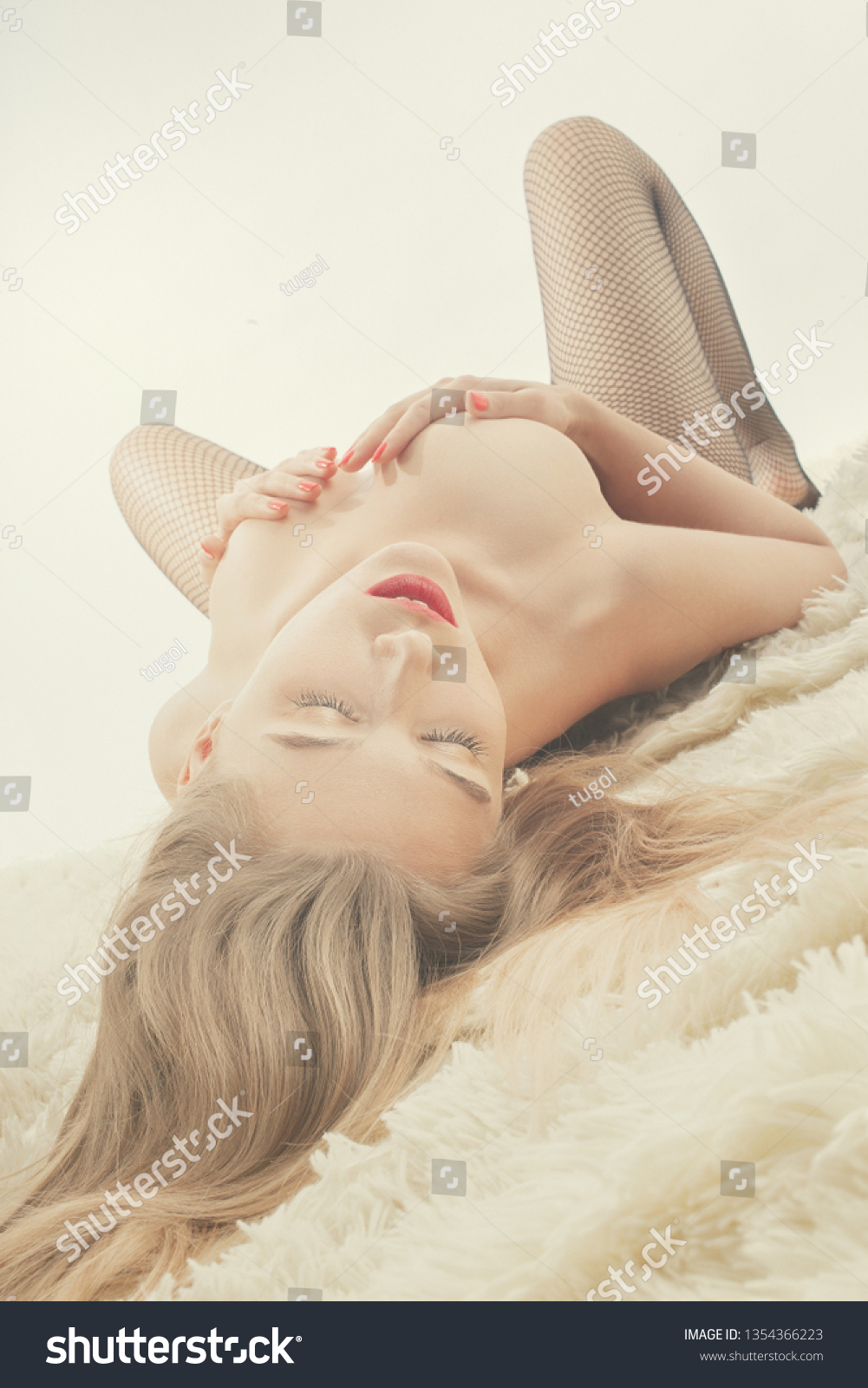 Sensual Aroused Nude Woman Lying On 스톡 사진 1354366223 Shutterstock