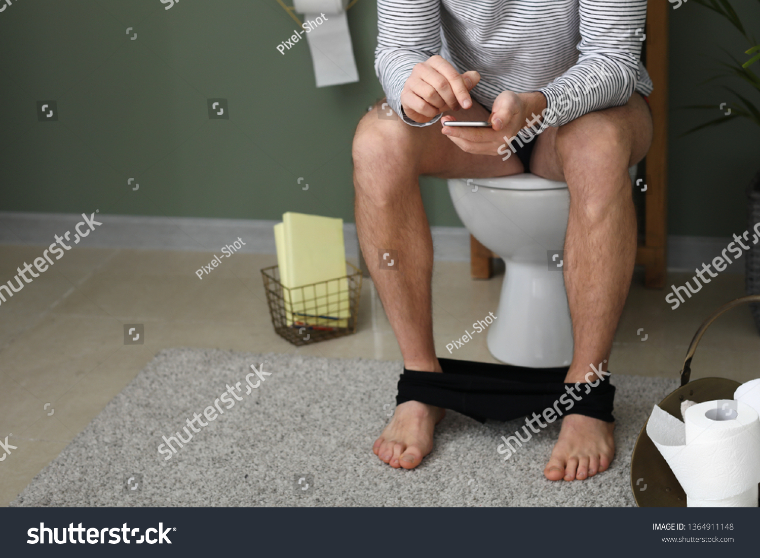 Мужик В Туалете Дрочит Женщина