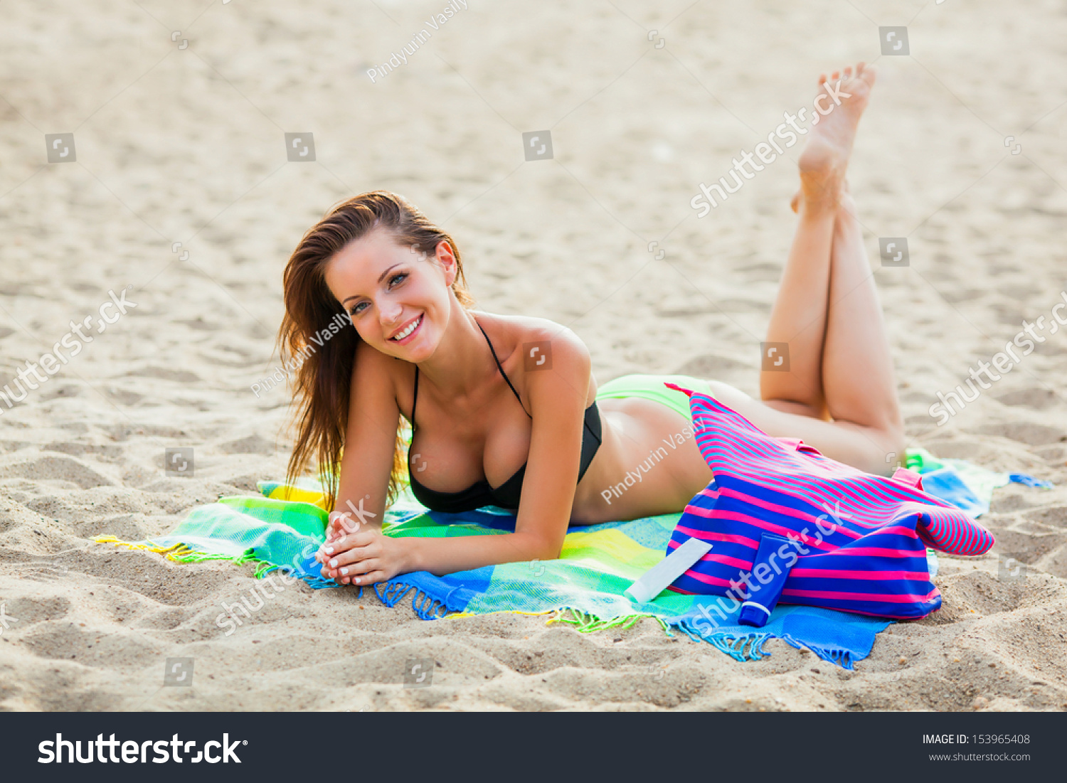 Sexy Woman Wearing Pink Bikini Walking Foto De Stock