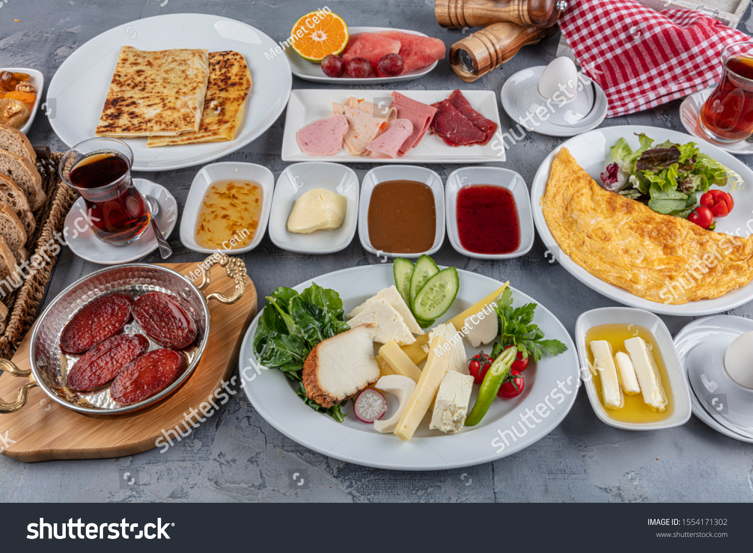 Traditional Turkish Breakfast Table Serpme Kahvalti Foto De Stock