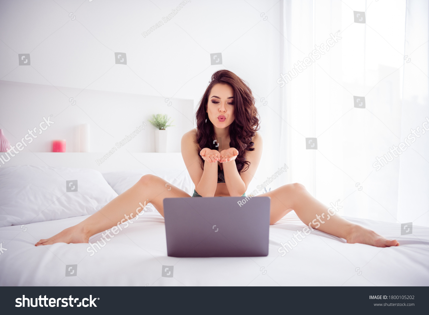 347 рез по запросу Naked woman spread legs изображения стоковые