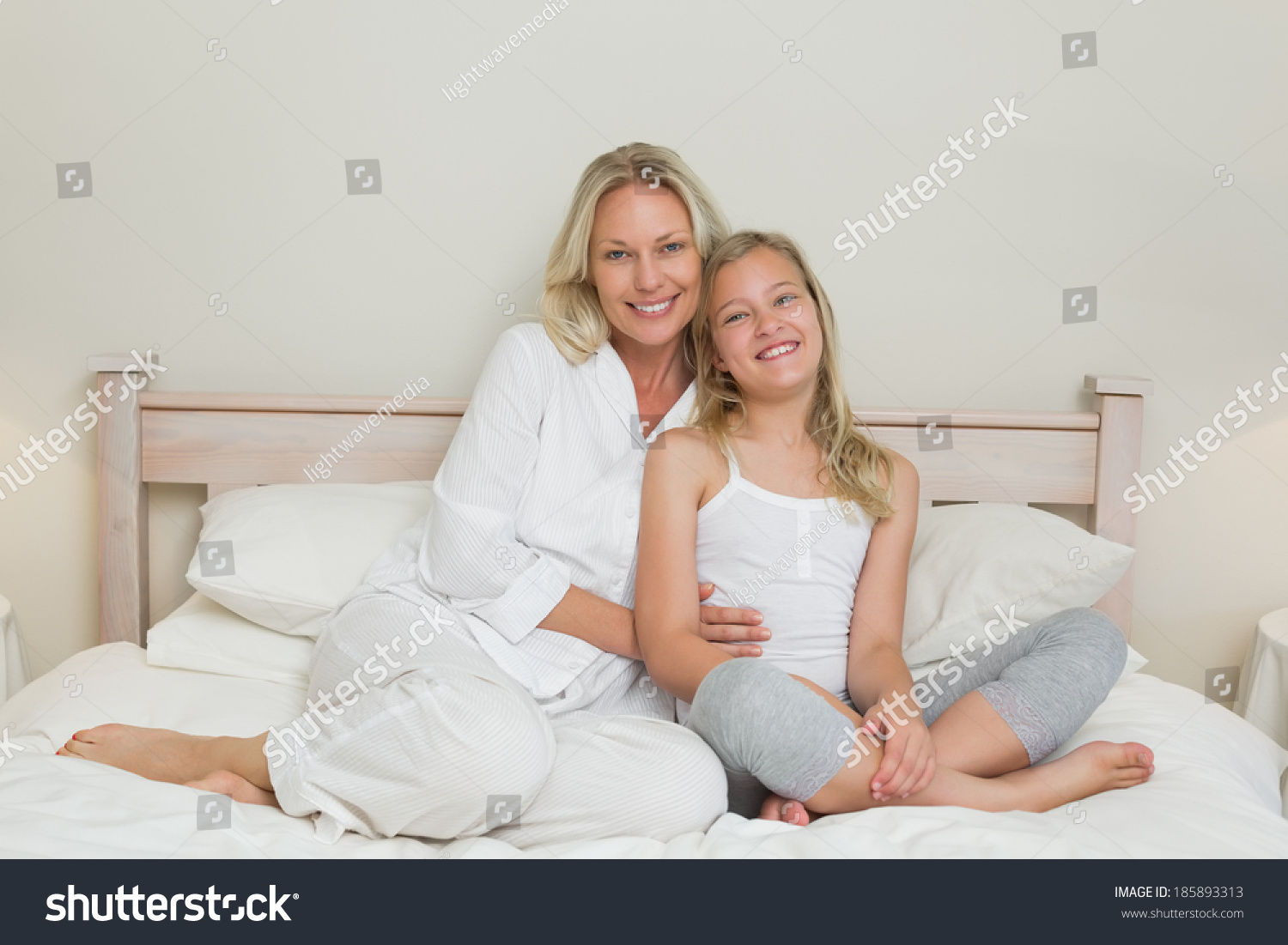 Sharing moms bed images