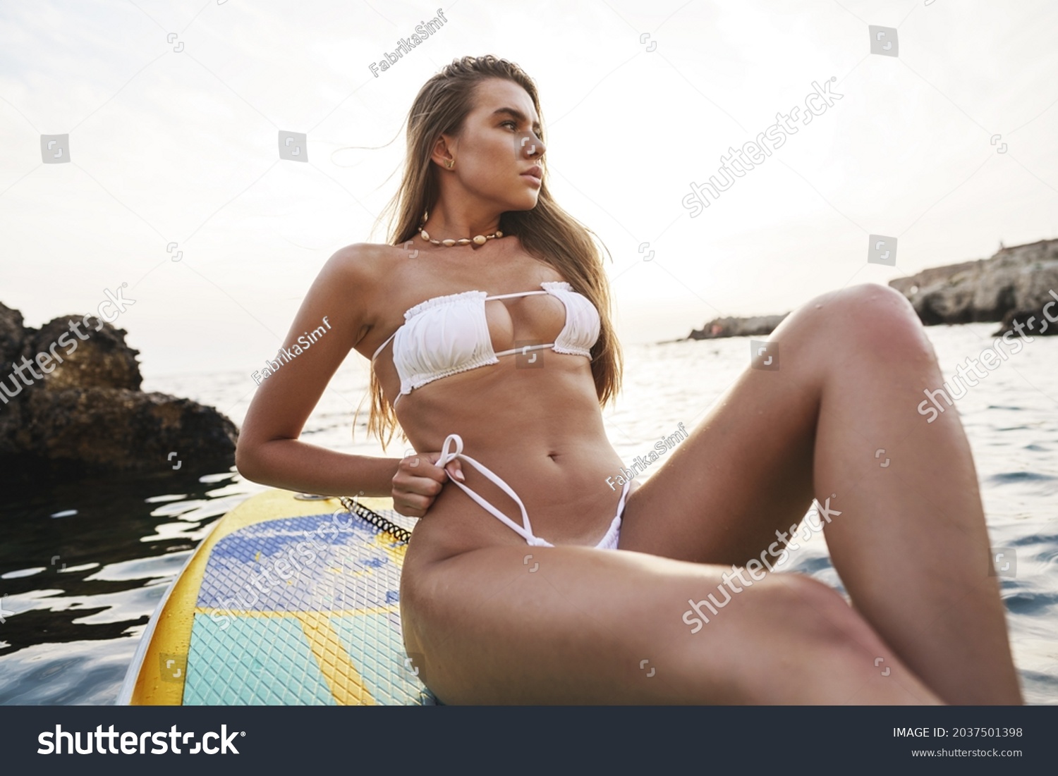 Chica Sexy Curtida En Bikini Blanco Foto De Stock Shutterstock