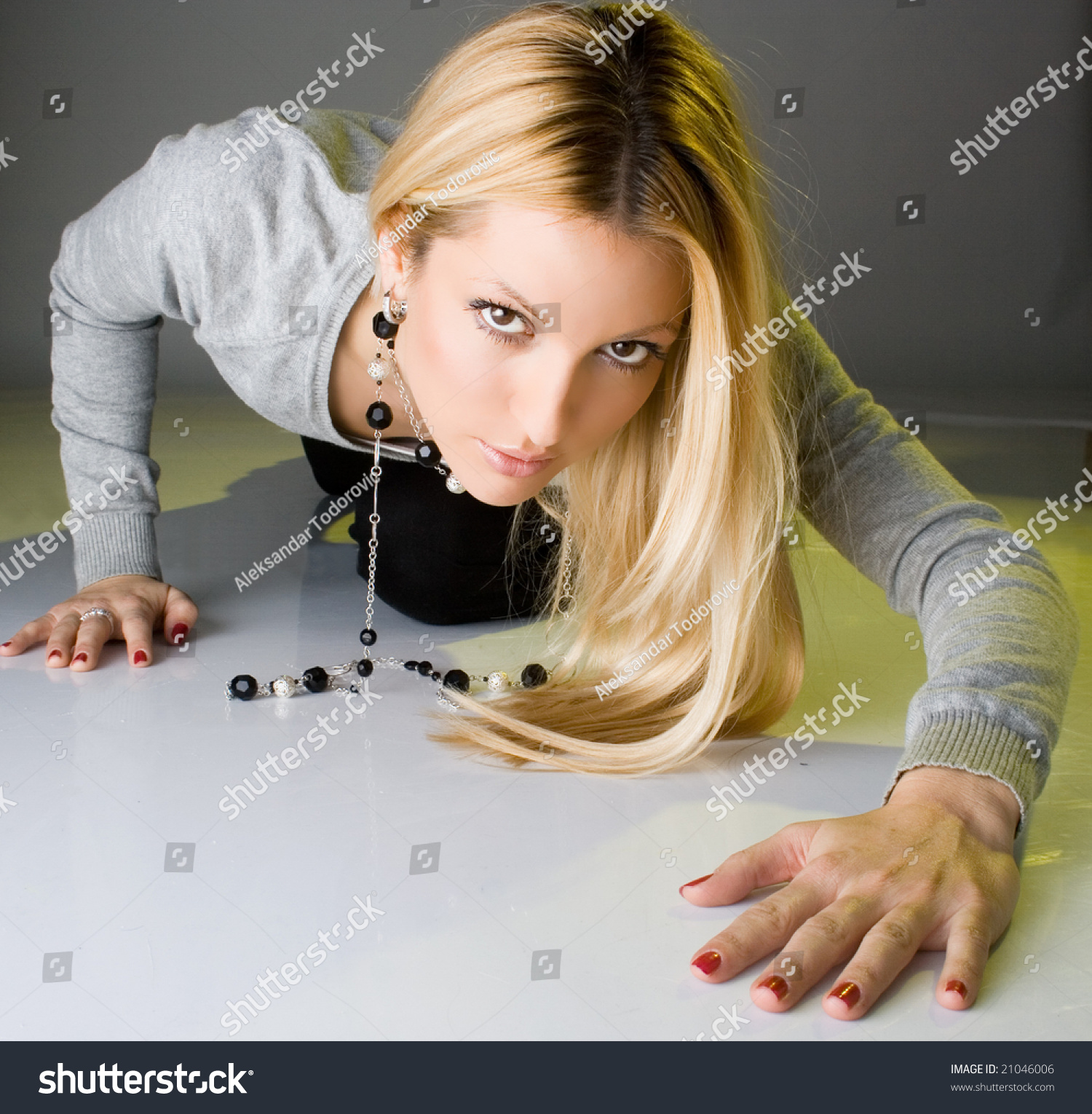 Fashion Woman Crawling Hispanic Looking Stock Photo 21046006 Shutterstock