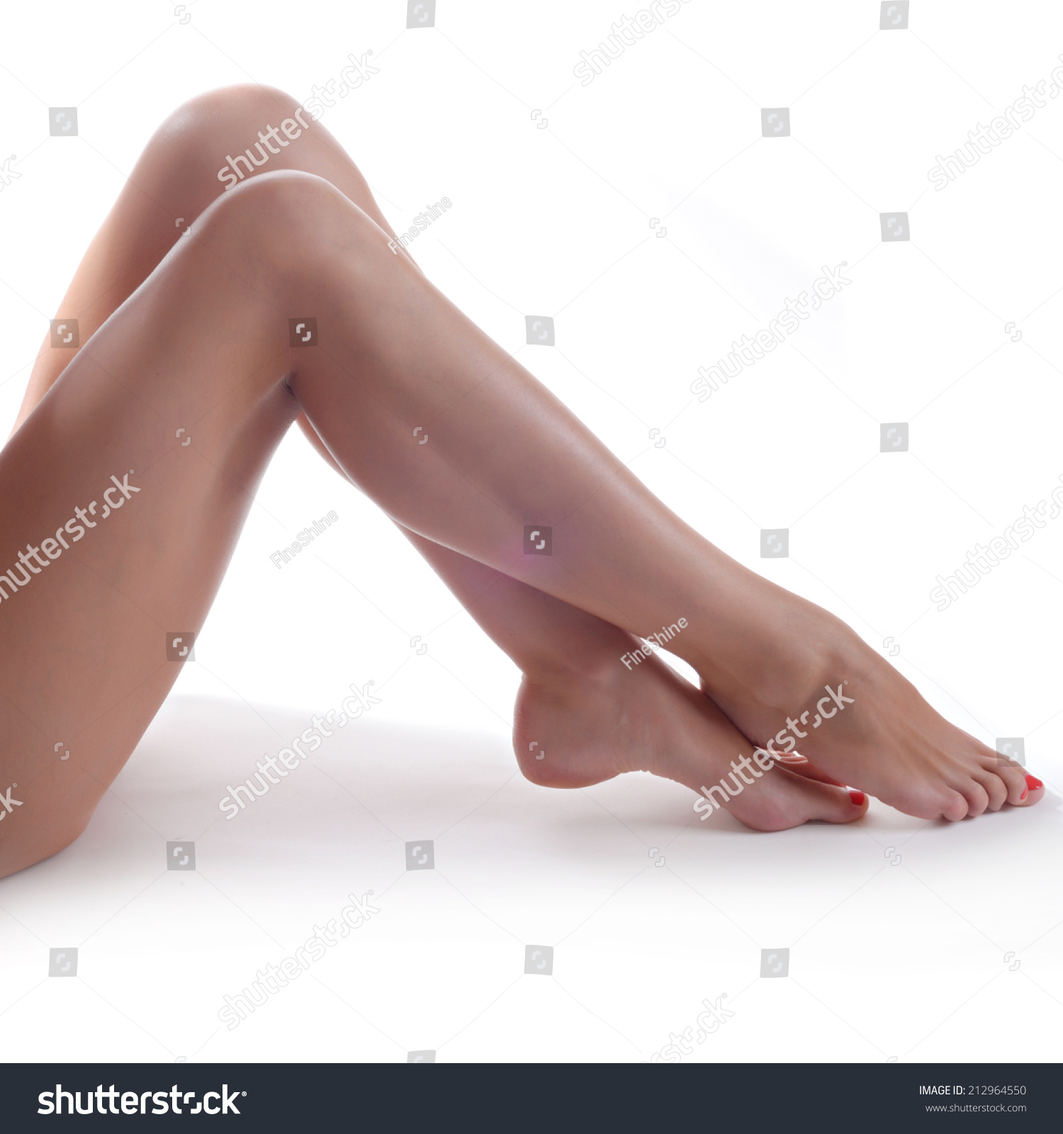 Сексуальные ножки загорелой Zara