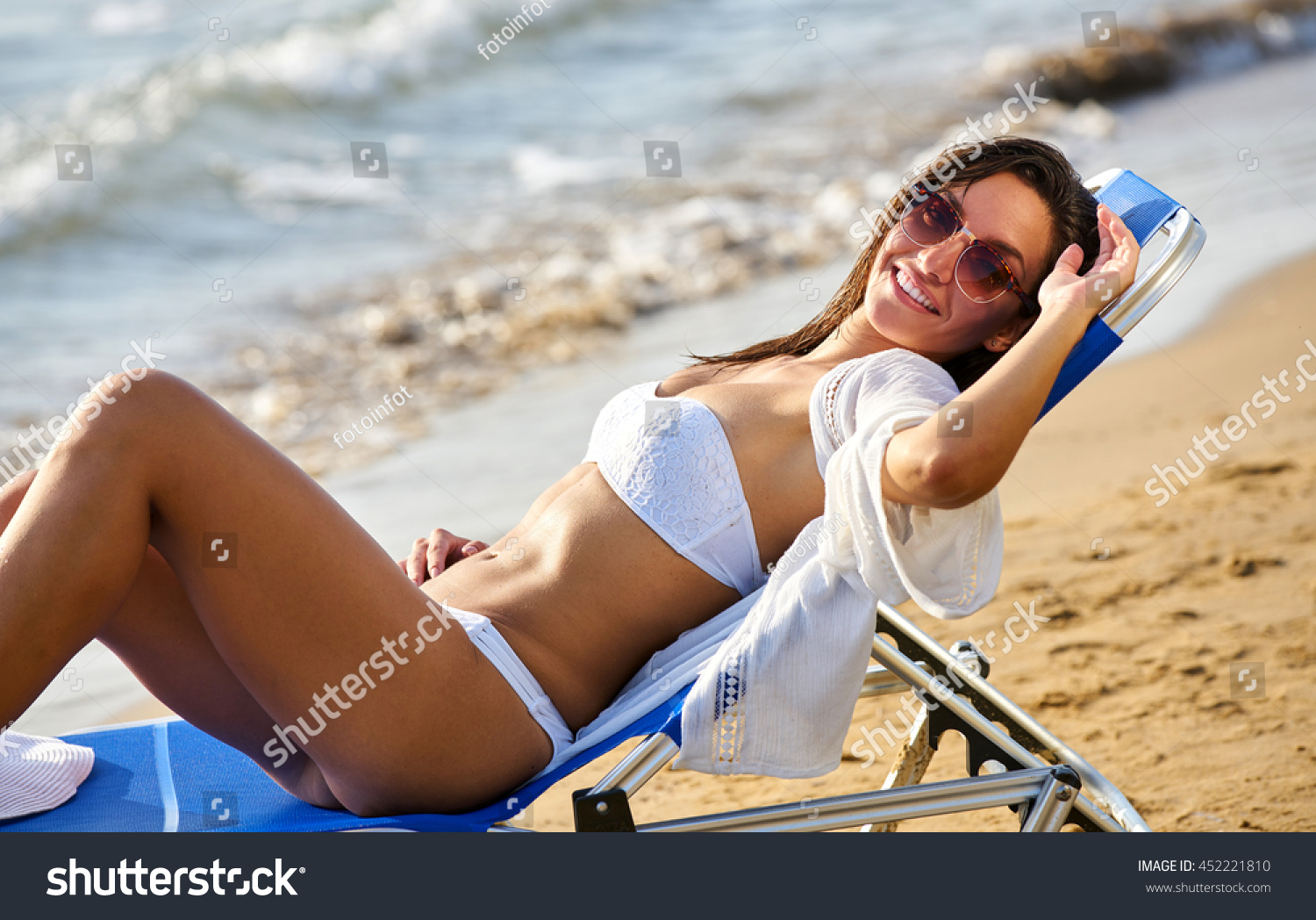 Sexy Bikini Woman Tanning Relaxing On库存照片452221810 Shutterstock