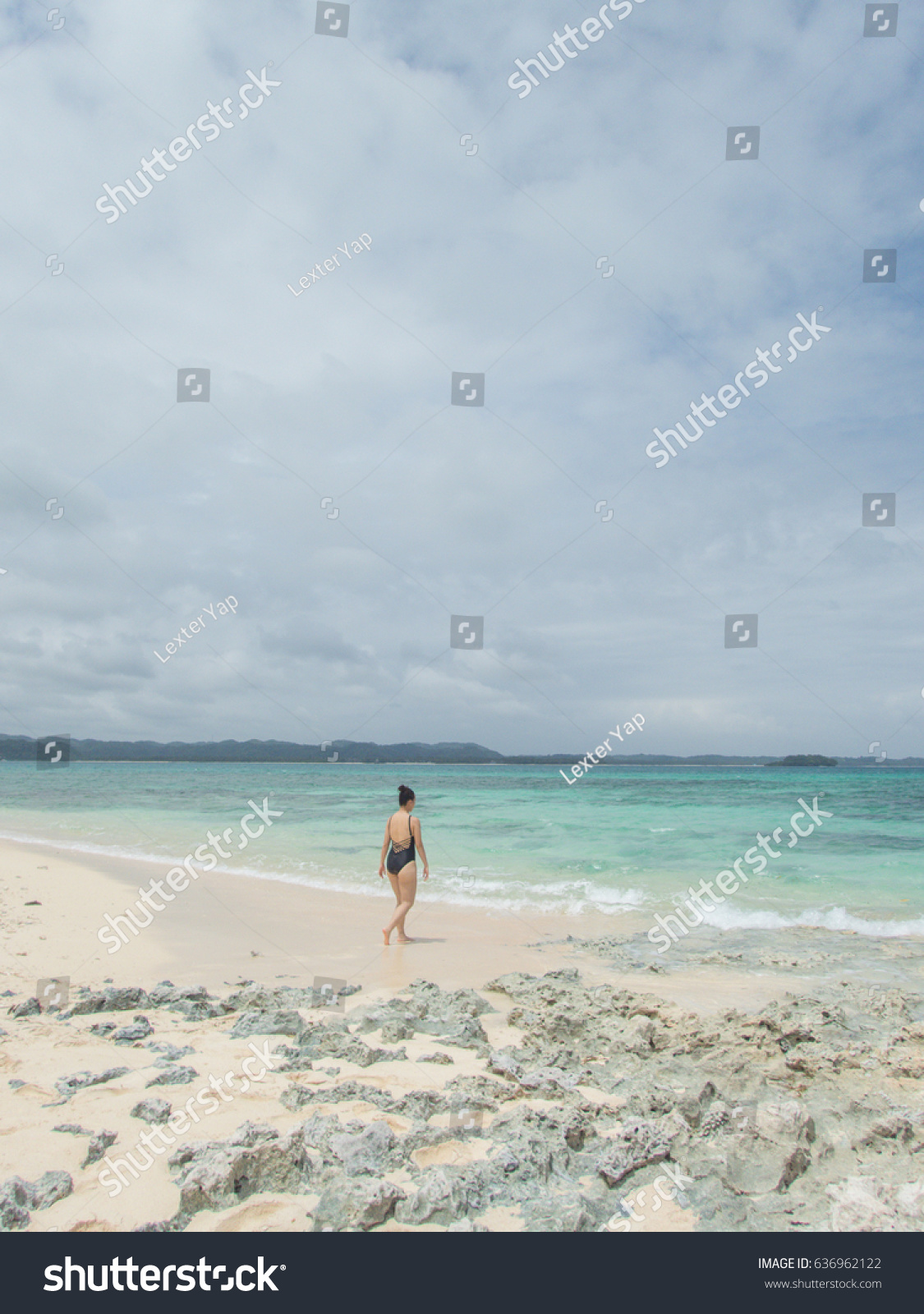 Girl Naked Island Siargao City Province Stock Photo 636962122