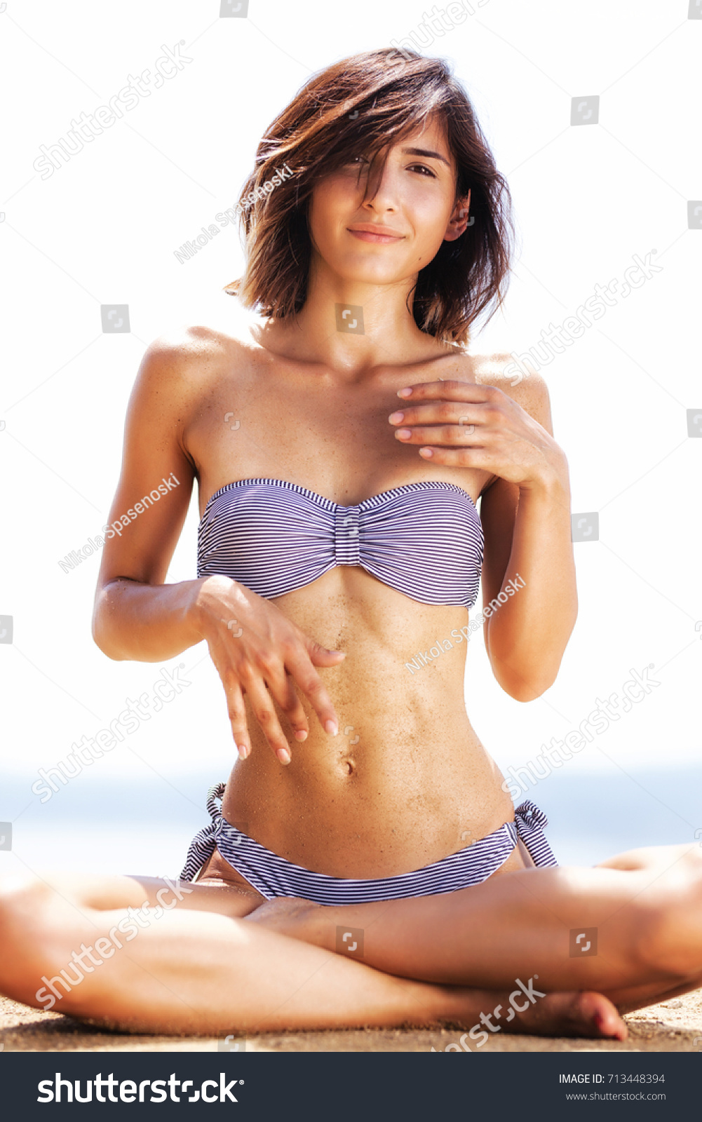 Sexy Girl Bikini Sunbathing On Beach Foto Stok Shutterstock