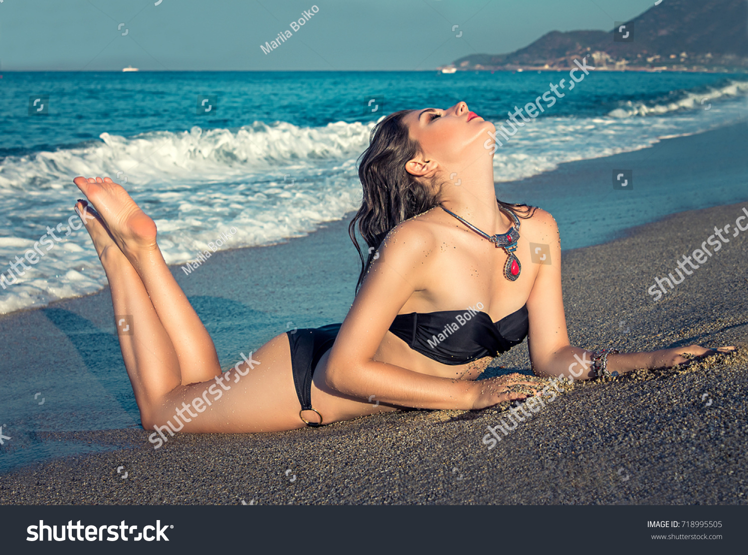 Sexy Woman Bikini Lying On Beach Foto Stok Shutterstock