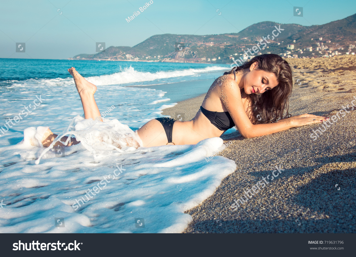 Sexy Woman Bikini Lying On Beach Foto Stok Shutterstock