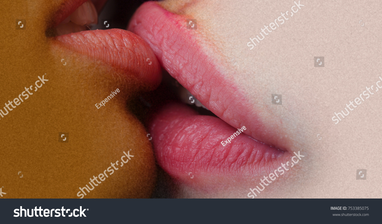 Lesbian kiss scissor cumshot