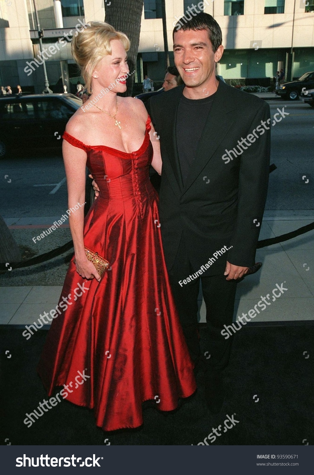 10jul98: Actor Antonio Banderas & Actress Wife Melanie Griffith At The World Premiere ...1059 x 1600