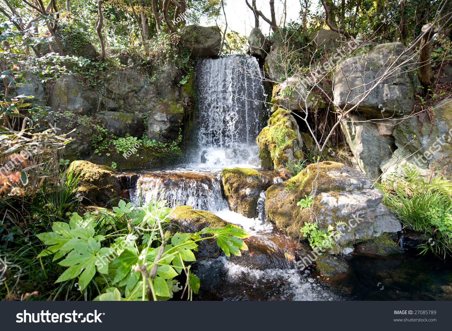 A Traditional Japanese Landscape Garden Stock Photo 27085789 : Shutterstock