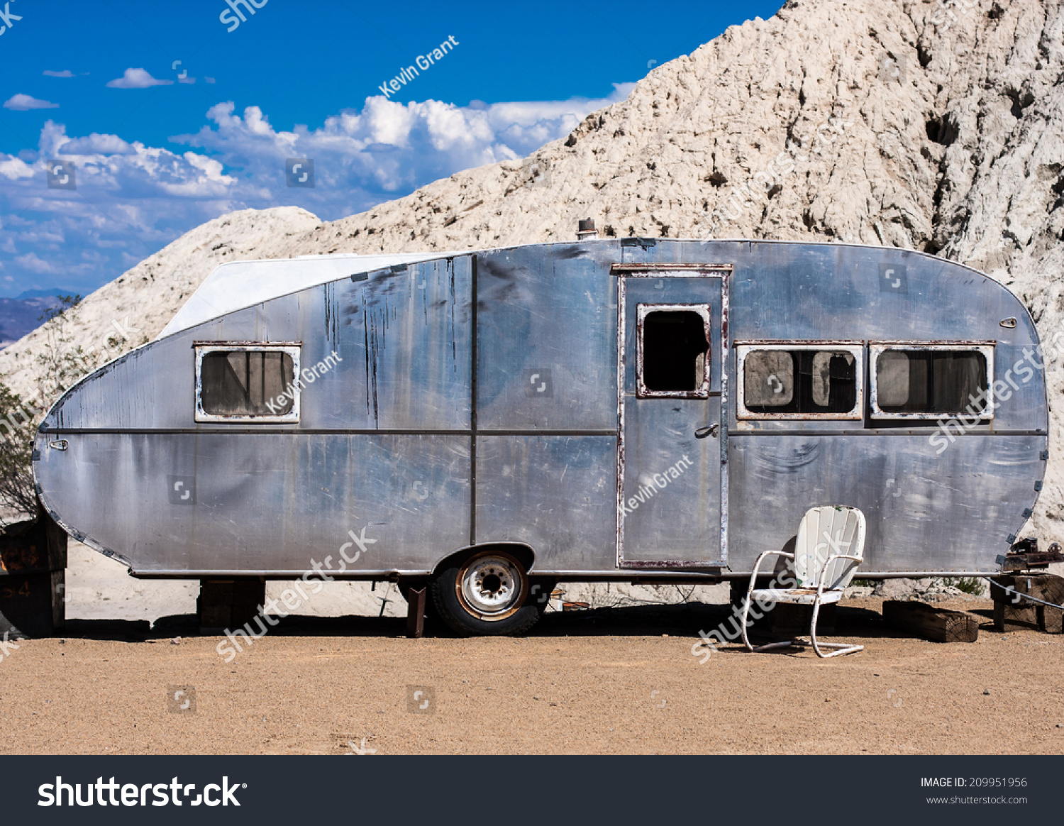 A Vintage Travel Trailer In The Nevada Desert Stock Photo 209951956 