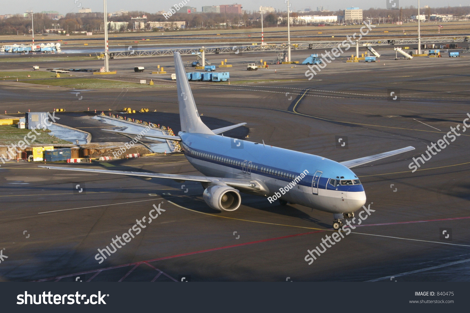 airplane-arrival-at-the-gate-stock-photo-840475-shutterstock