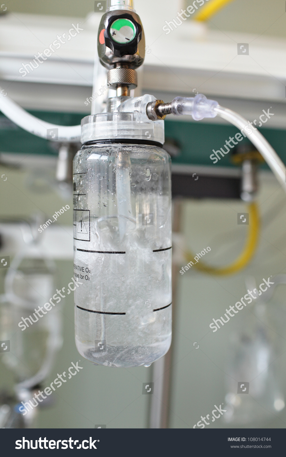 apparatus-for-supplying-humidified-oxygen-to-a-patient-with-lung