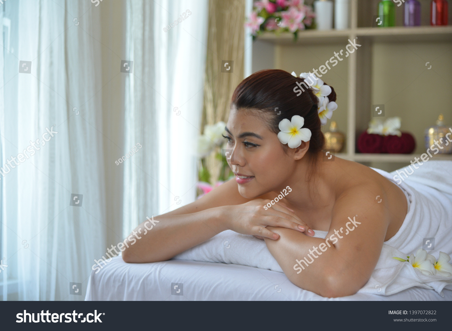 Asian Teen Girl Portraits Spa Massage Foto De Stock Shutterstock