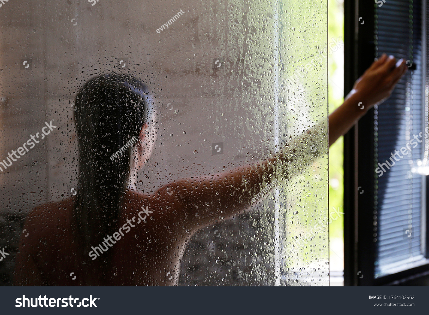 Back View Naked Woman Shower Cabin Foto Stock 1764102962 Shutterstock