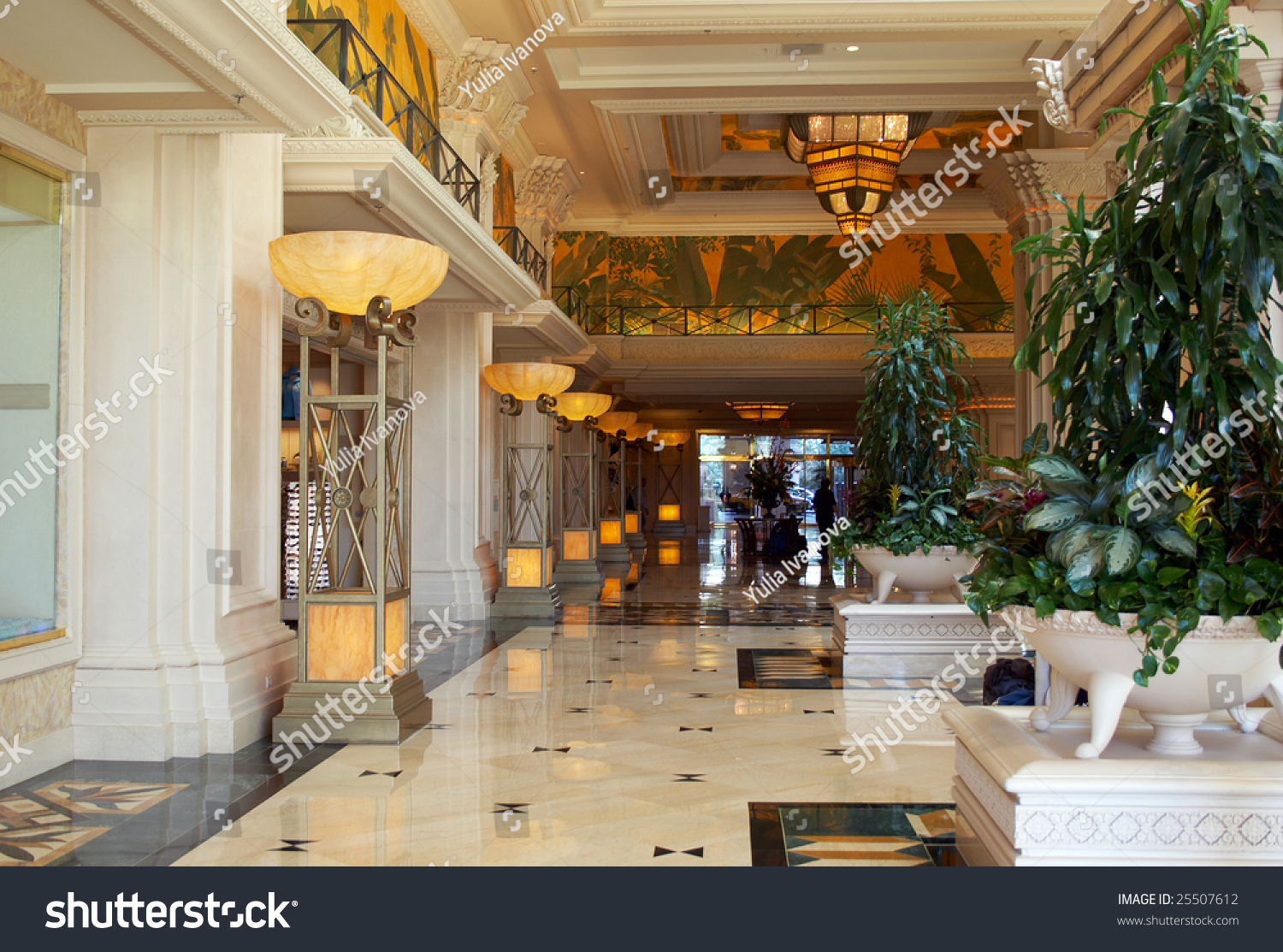 Beautiful big foyer in the luxury expensive hotel. las vegas ...
