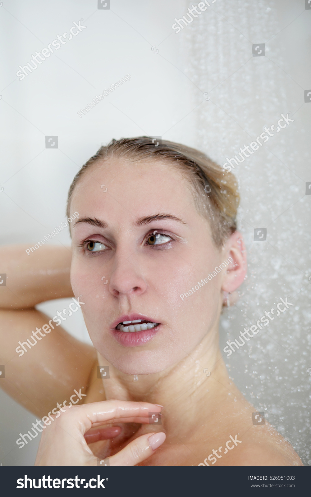 Beautiful Naked Woman Washing Her Hair Stock Photo 626951003 Shutterstock