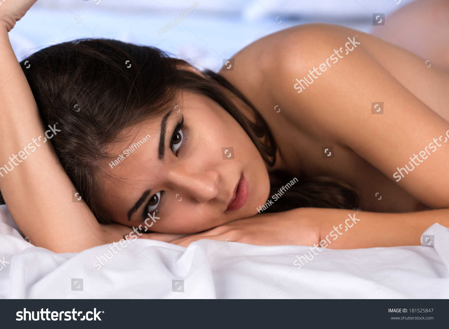 Beautiful Petite Eurasian Woman Nude Bed Foto De Stock 181525847