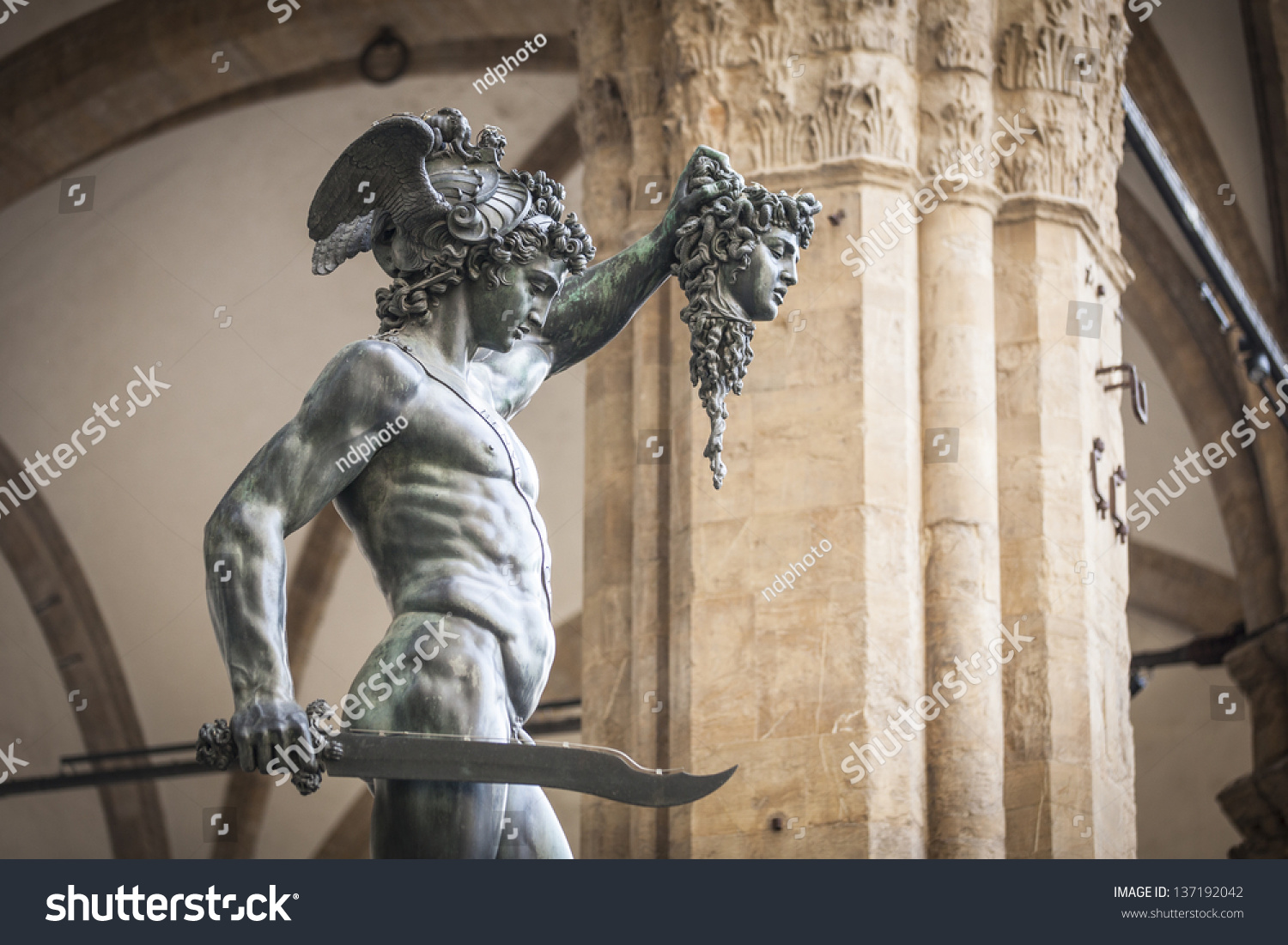 sculpture perseus holding head medusa