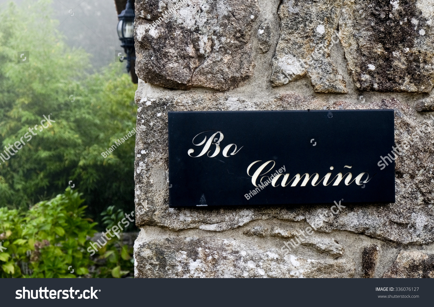 bo-camino-a-friendly-sign-on-a-stone-wall-beside-the-camino-de