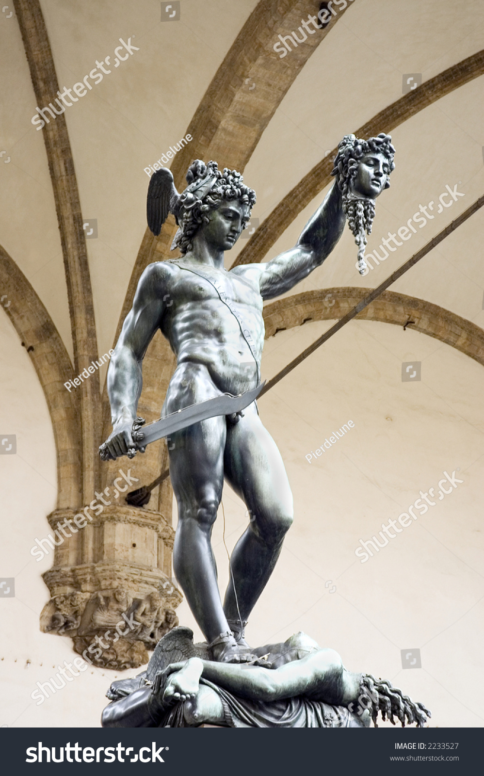 sculpture perseus holding head medusa