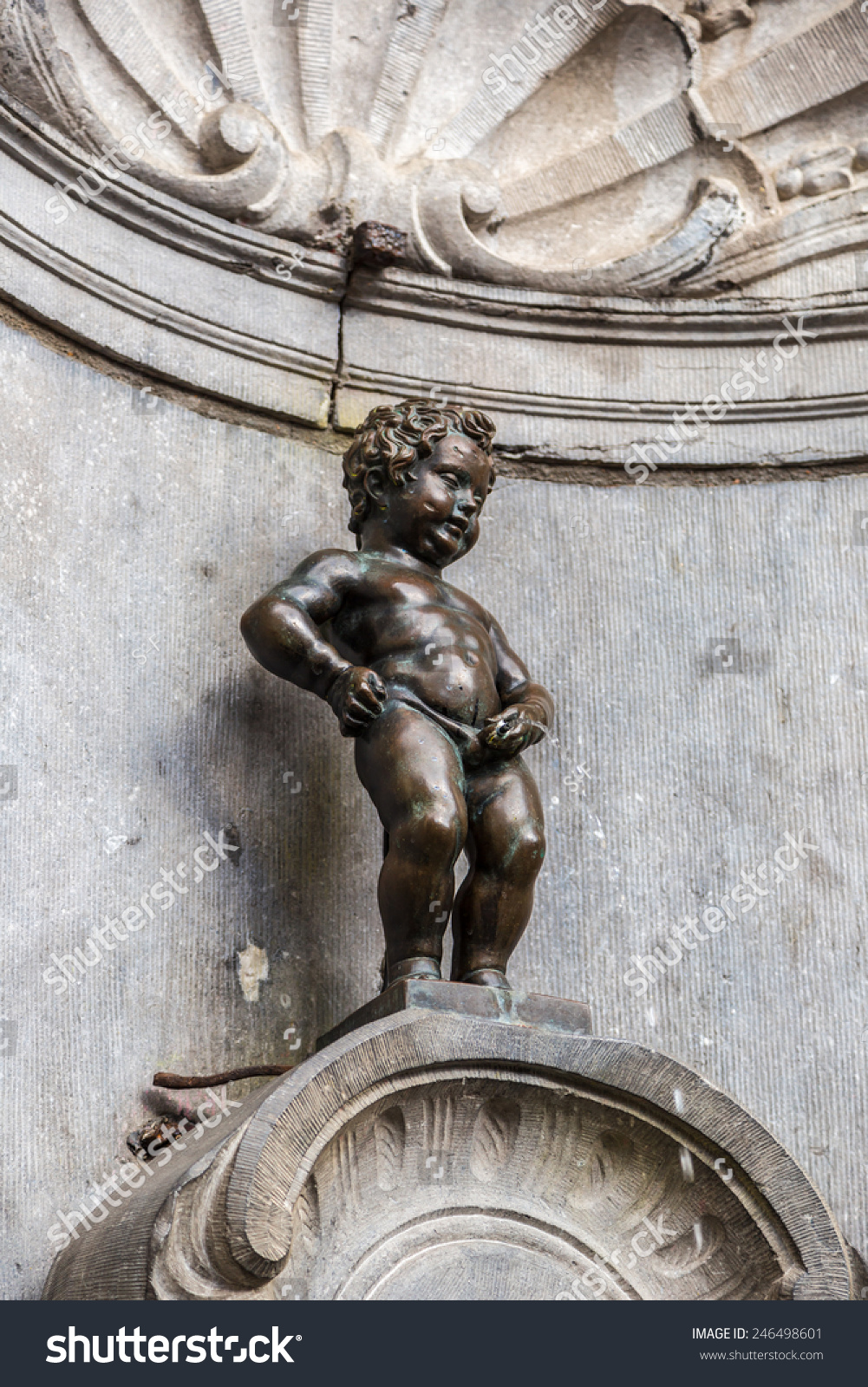 Pissing statue belgium Dripping mature cunt mpeg video