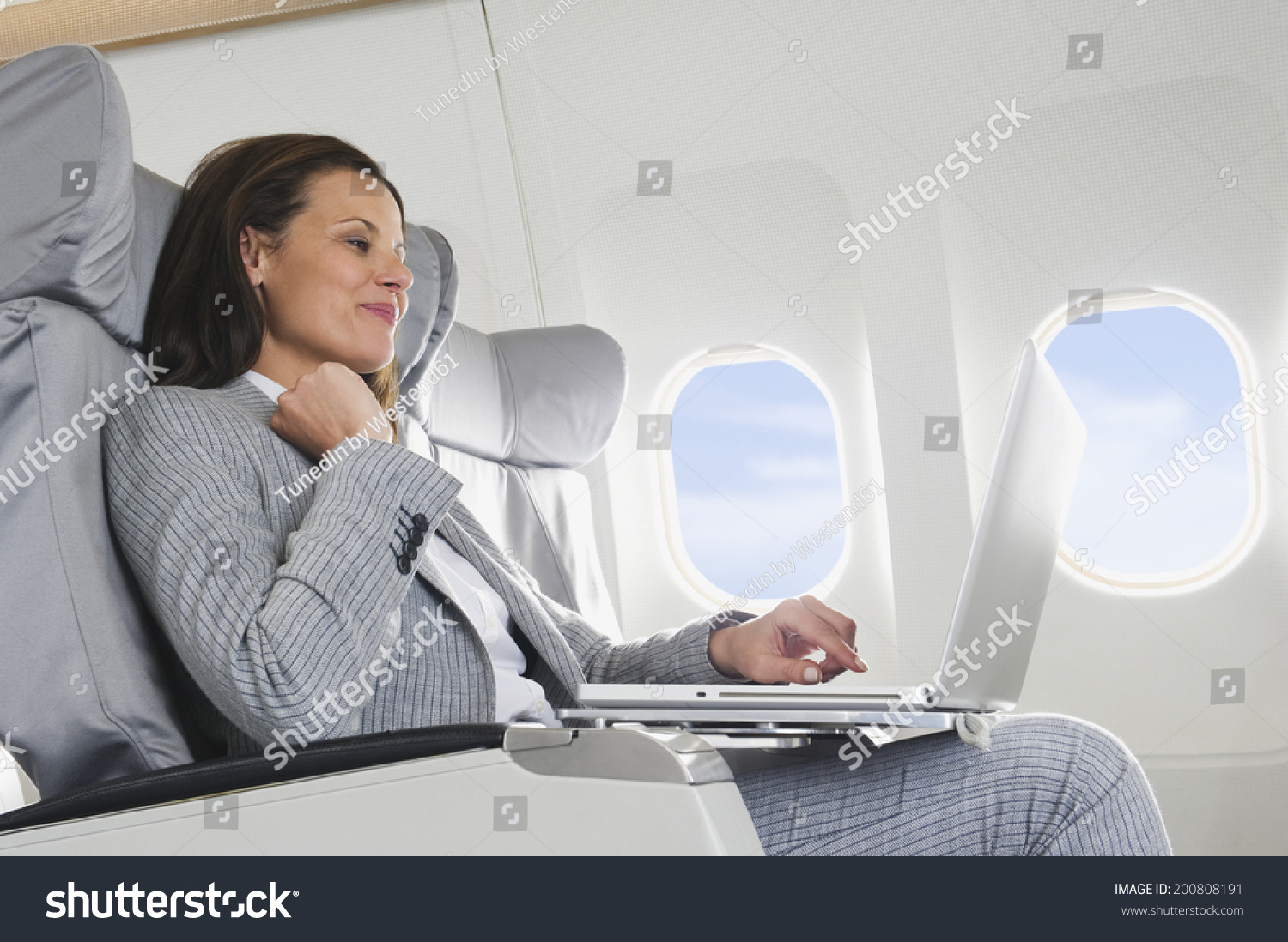 take laptop on plane