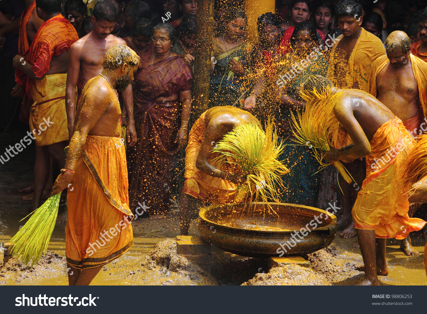 Chengannur India Mar 27 Devotees Do Turmeric Bath Ritual During The Festival At Vandimala 5306