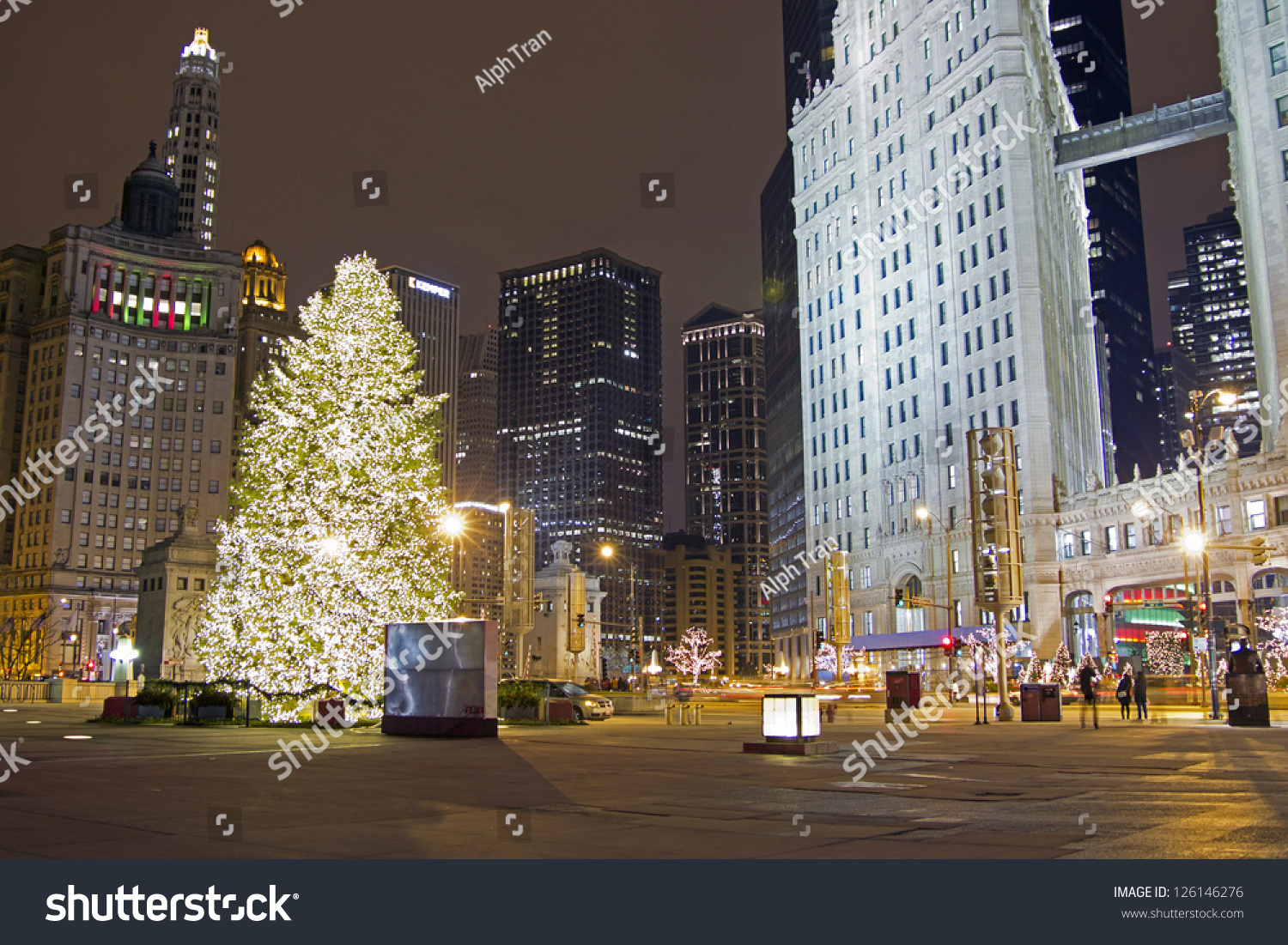 Chicago Christmas Tree On The Magnificent Mile North Michigan Avenue