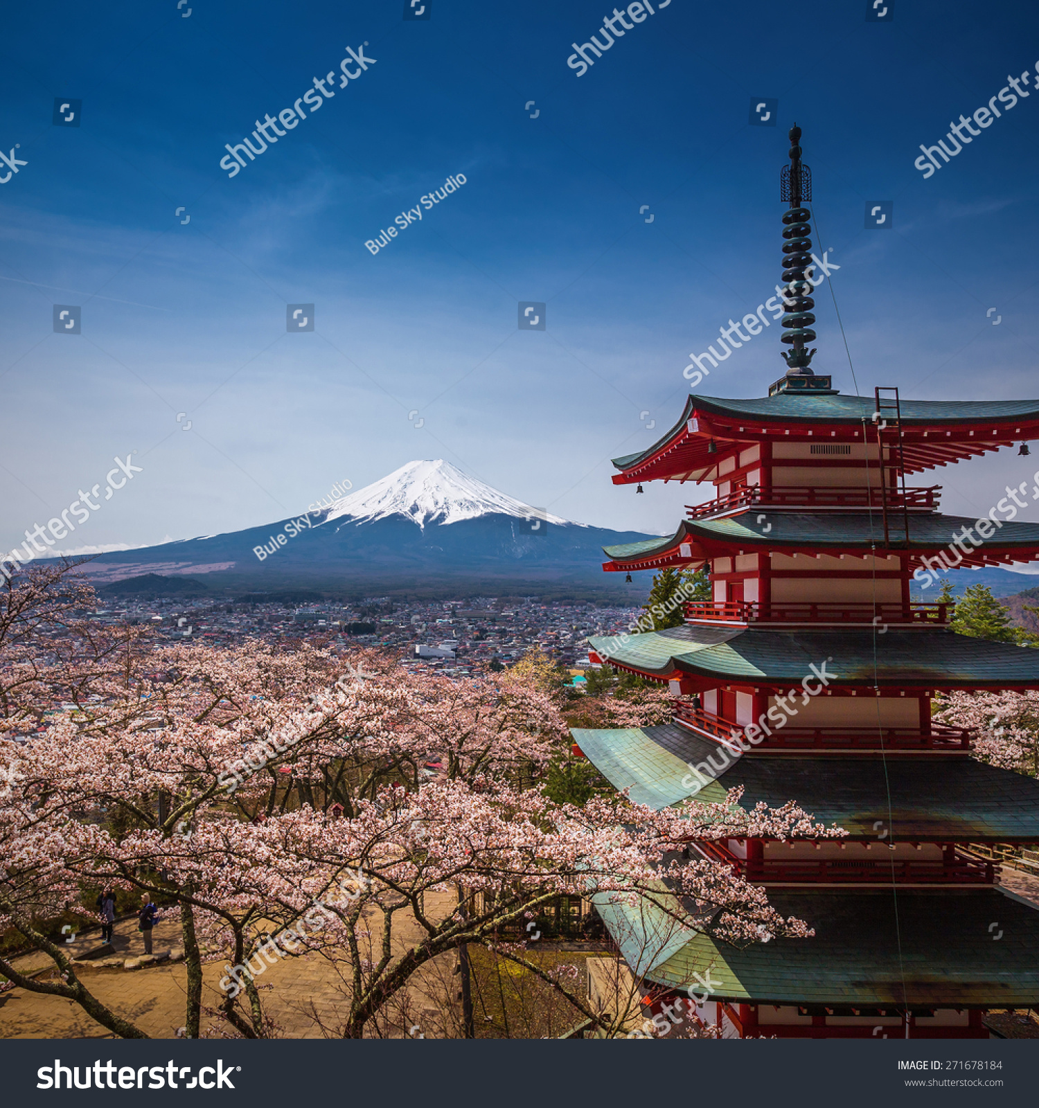 Chureito Pagoda With Sakura & Beautiful Mt.Fuji View Stock Photo ...