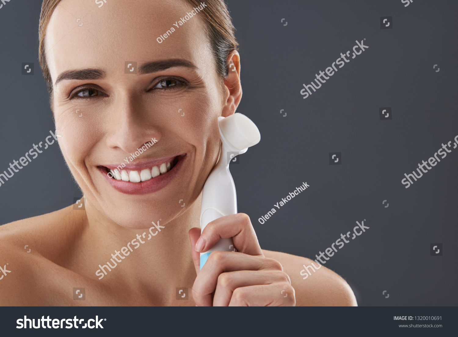 Close Cropped Photo Smiling Naked Shoulders 스톡 사진 1320010691 Shutterstock