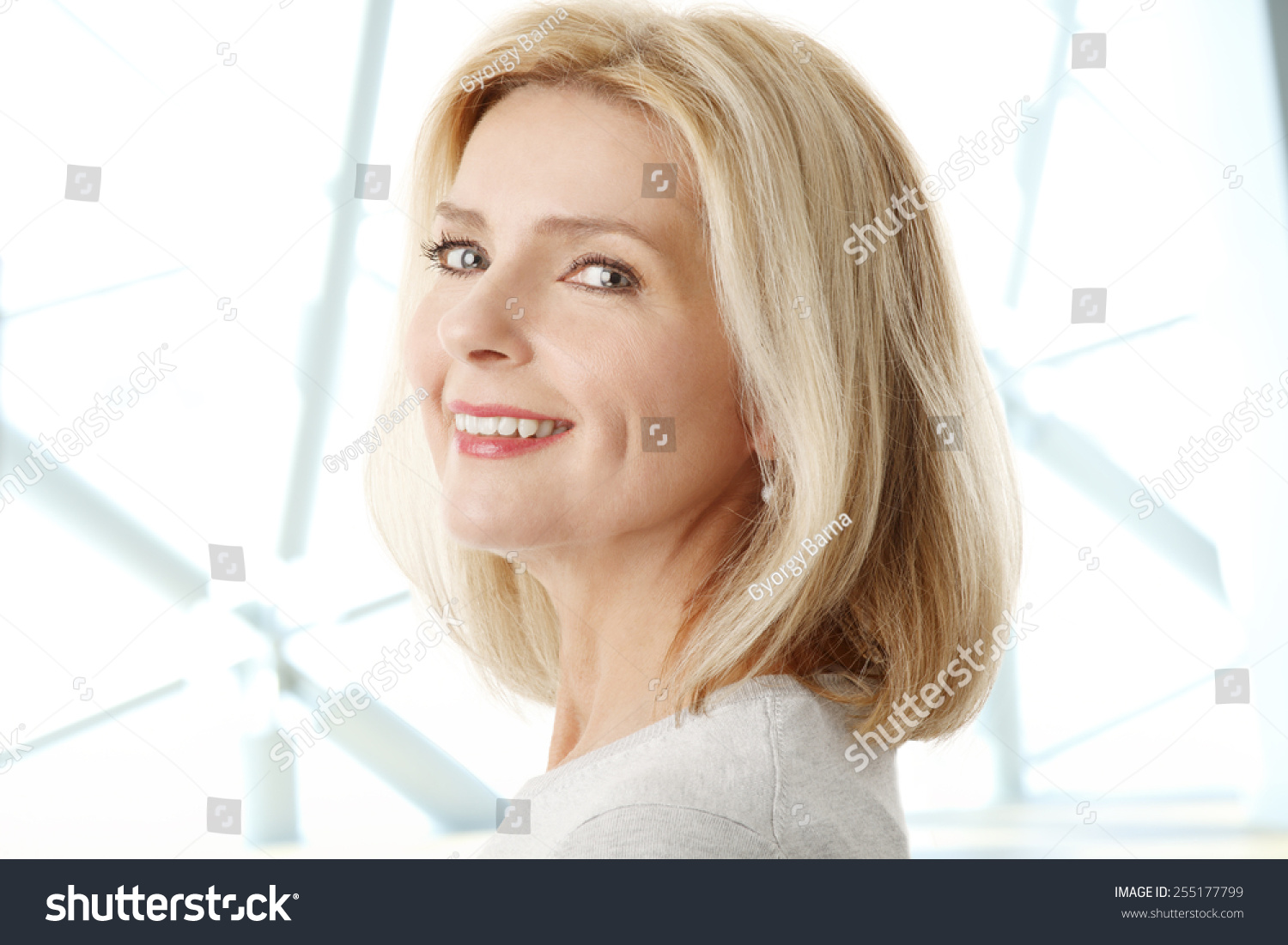 Closeup Portrait Beautiful Mature Woman Smiling Stock Photo 255177799 ...