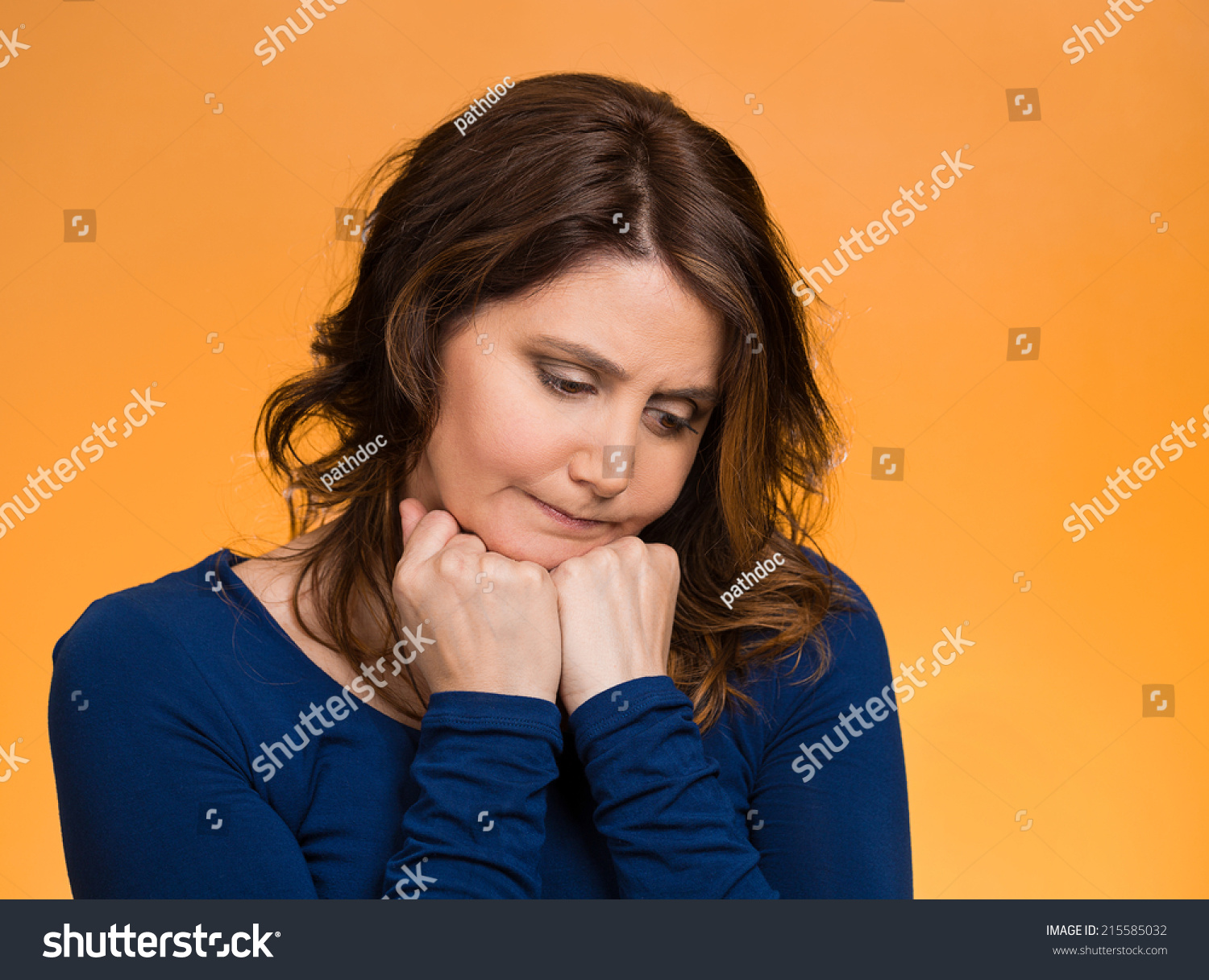 woman looking down body language woman looking down body language
