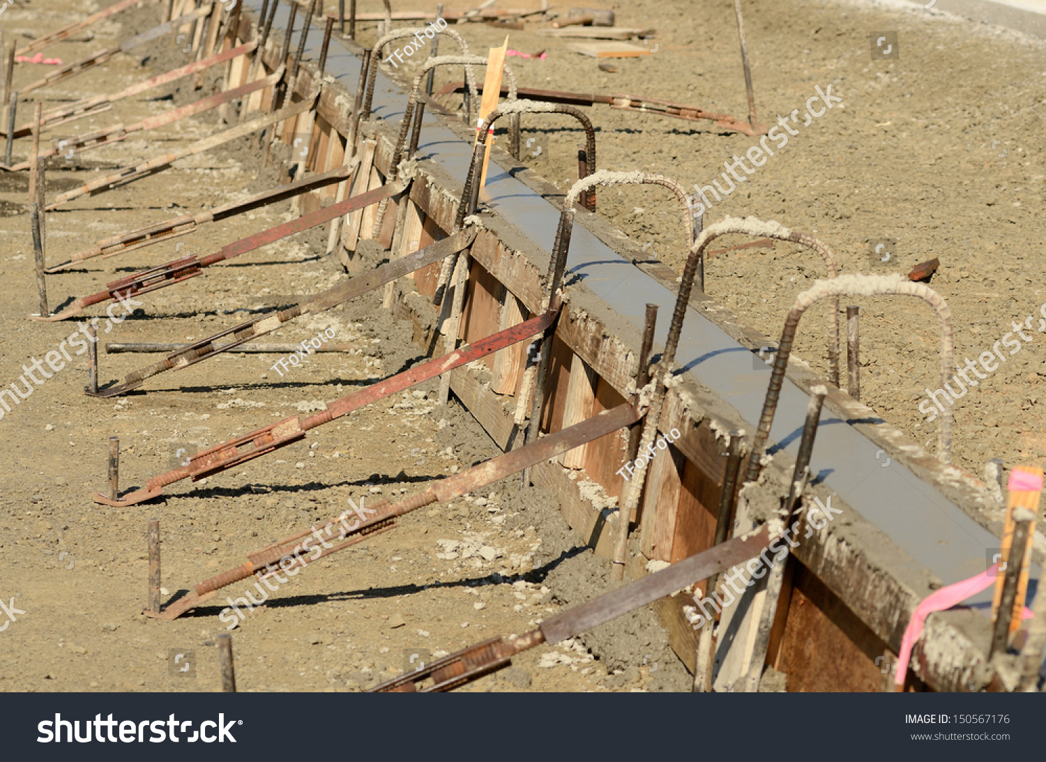 concrete-formwork-with-wood-forms-with-supports-braces-and-steel