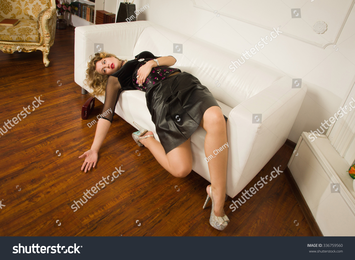 Crime Scene Strangled Girl Lying Onarkivfotografi Shutterstock Sexiz Pix