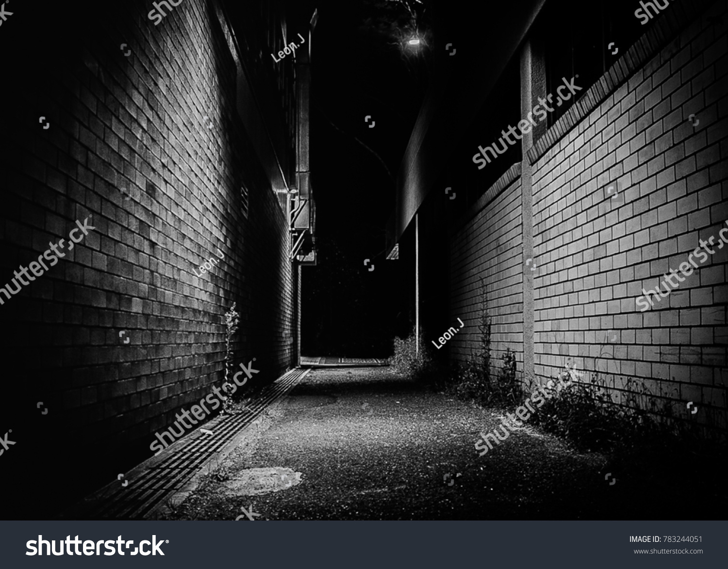 19 573 imágenes de Dark alley background Imágenes fotos y vectores