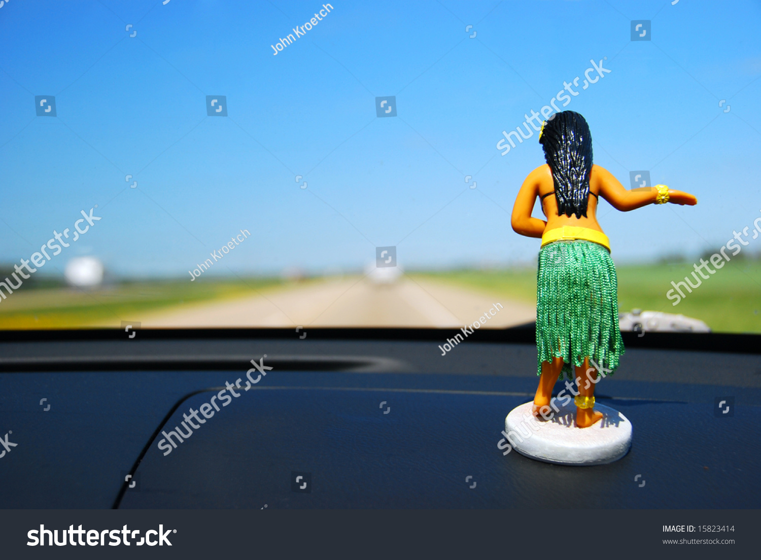 hula car dancer