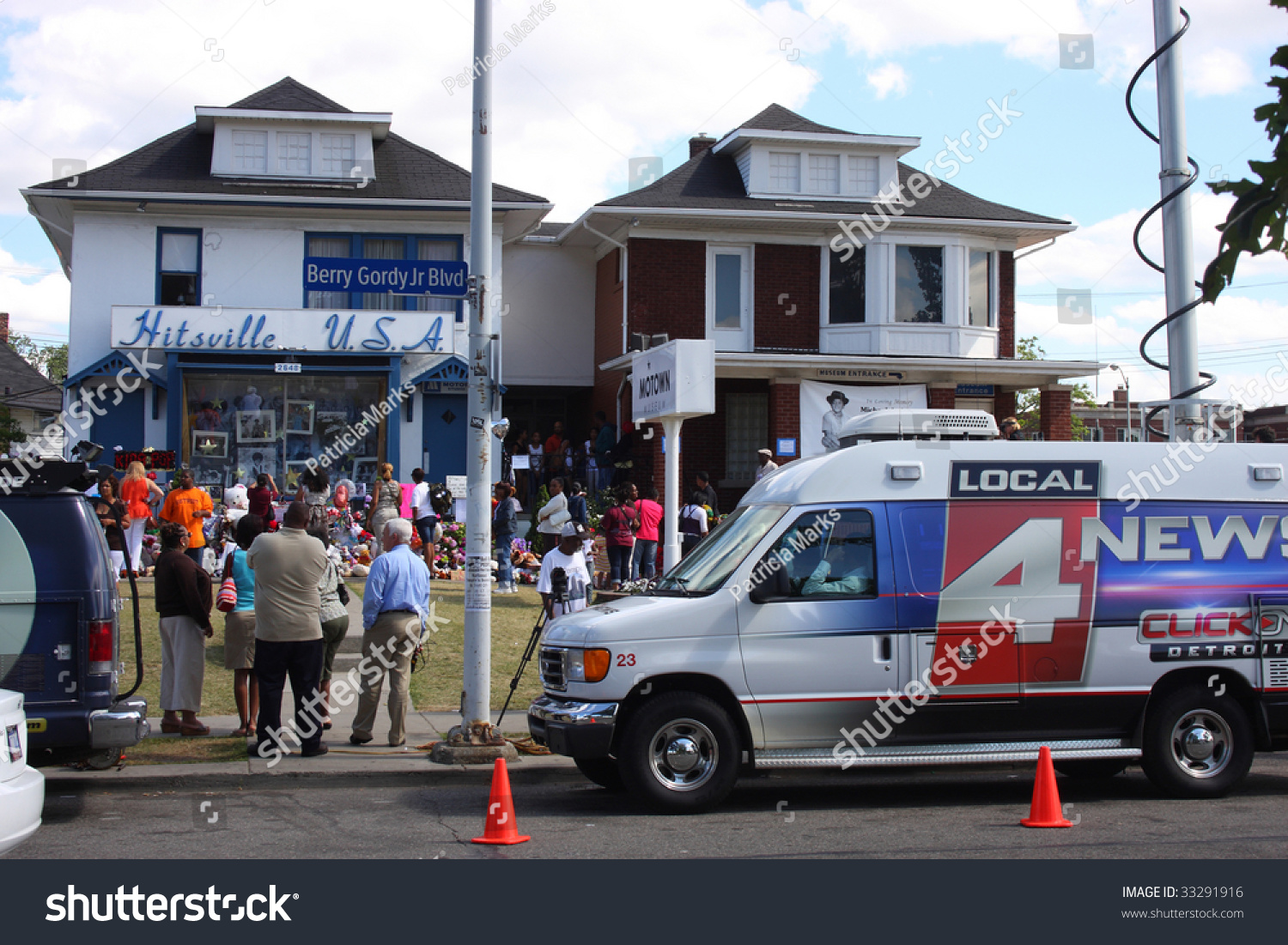 Detroit-July 7: People Assemble At Motown'S Memorial For Michael ...