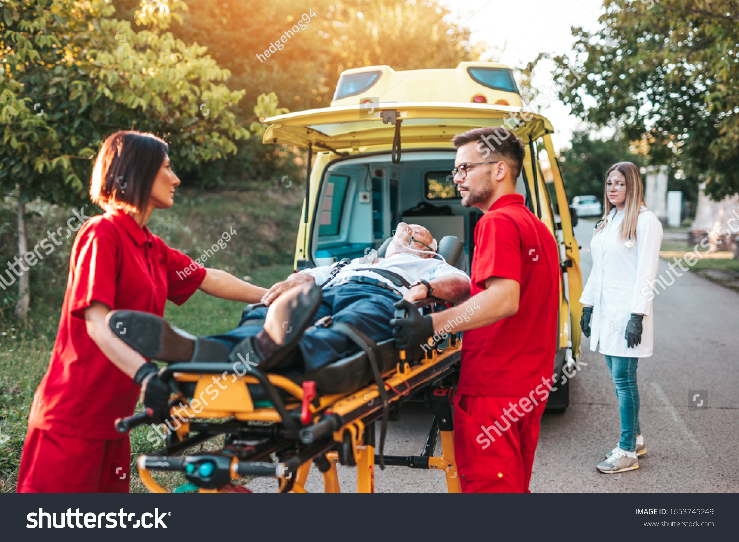 10 793 Paramedic Stretcher Images Stock Photos Vectors Shutterstock