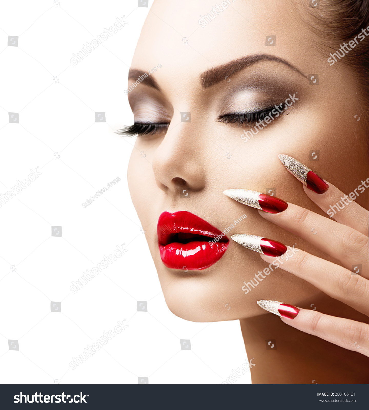 Don’t look after makeup, nails should be beautiful !
