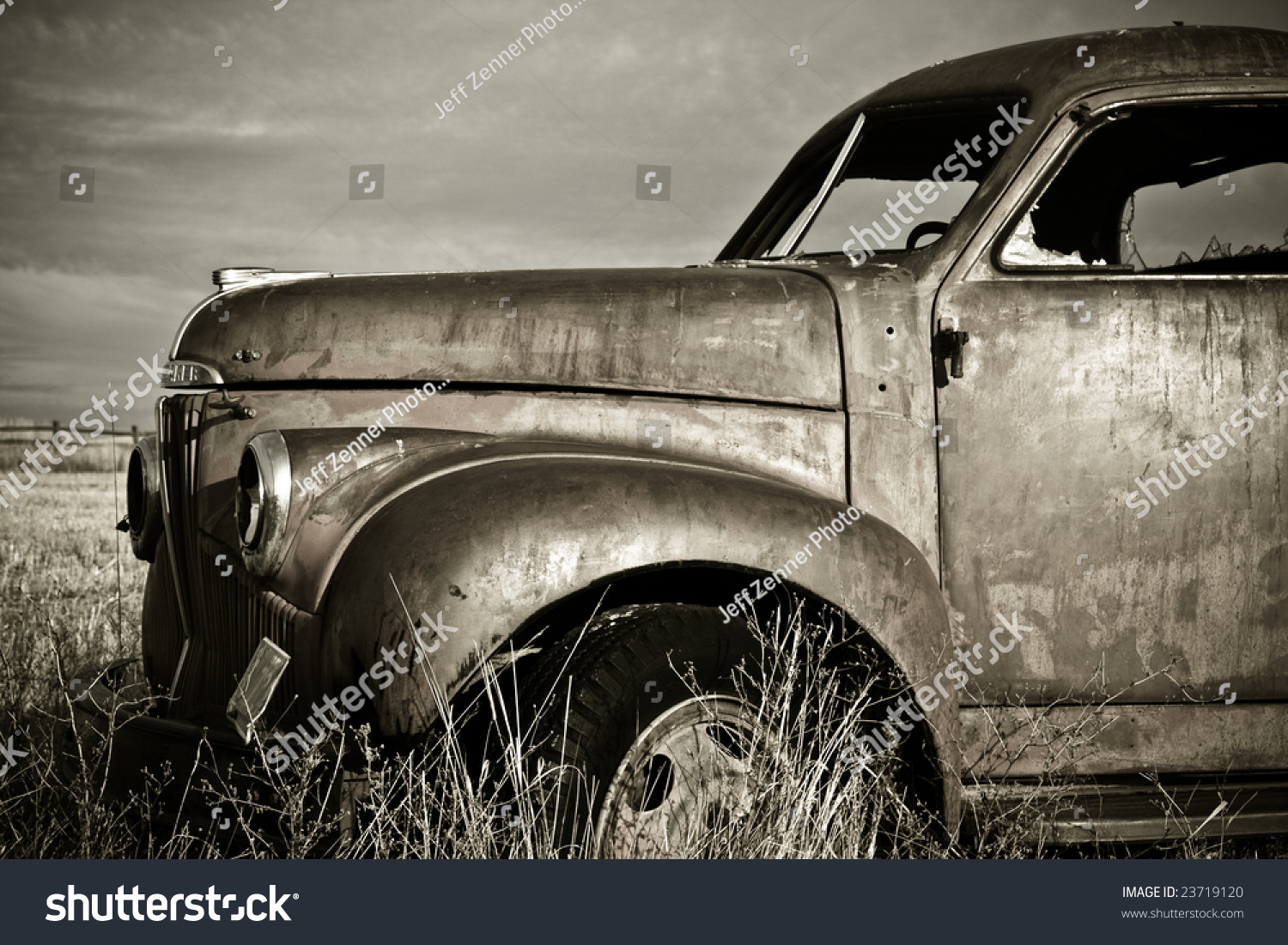 Front End Old Rusty 1940s Truck Stock Photo 23719120 - Shutterstock