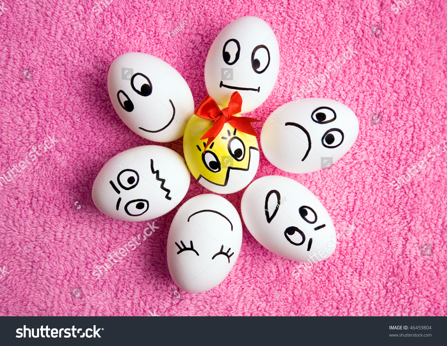 Kumpulan Funny Easter Eggs With Different Emotions On His Face