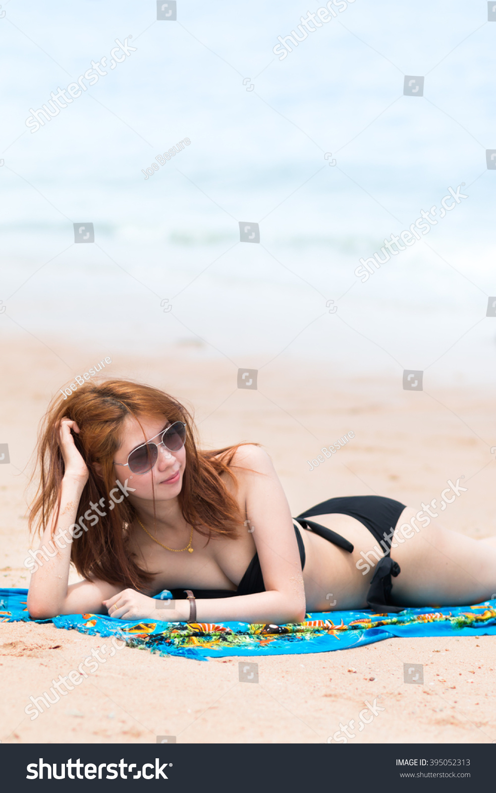 Girl Bikini Sunbathing On Beach Foto Stok Shutterstock