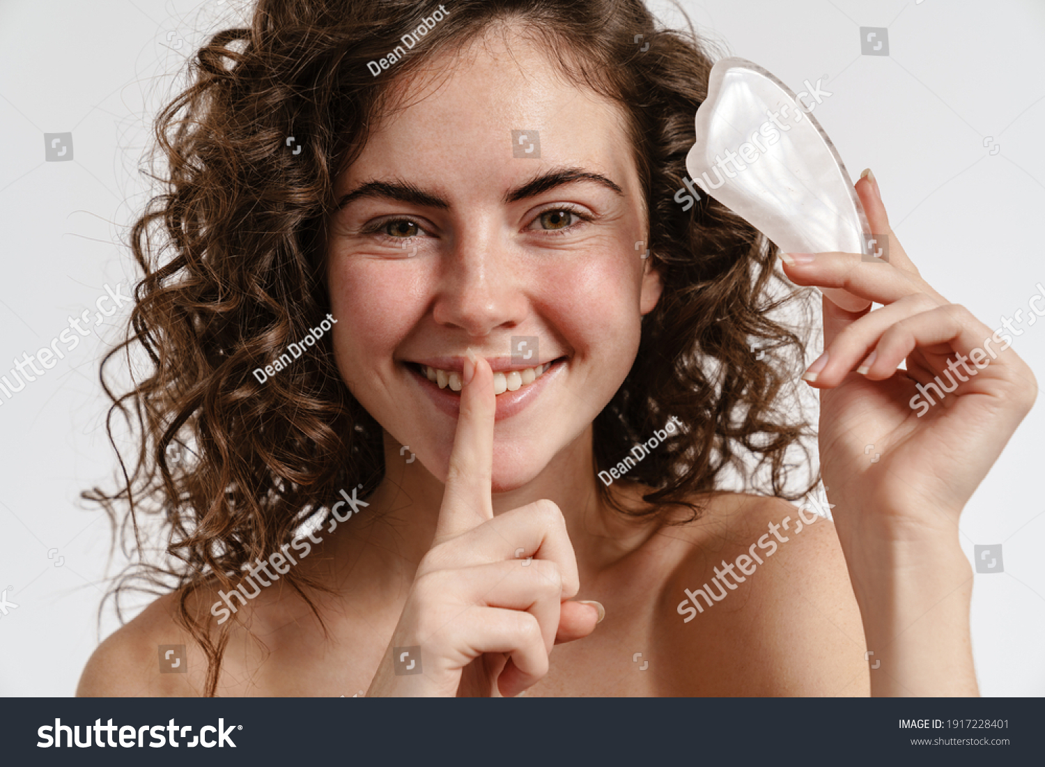 Photo De Stock Joyeuse Fille Torse Nu Montrant Un 1917228401 Shutterstock