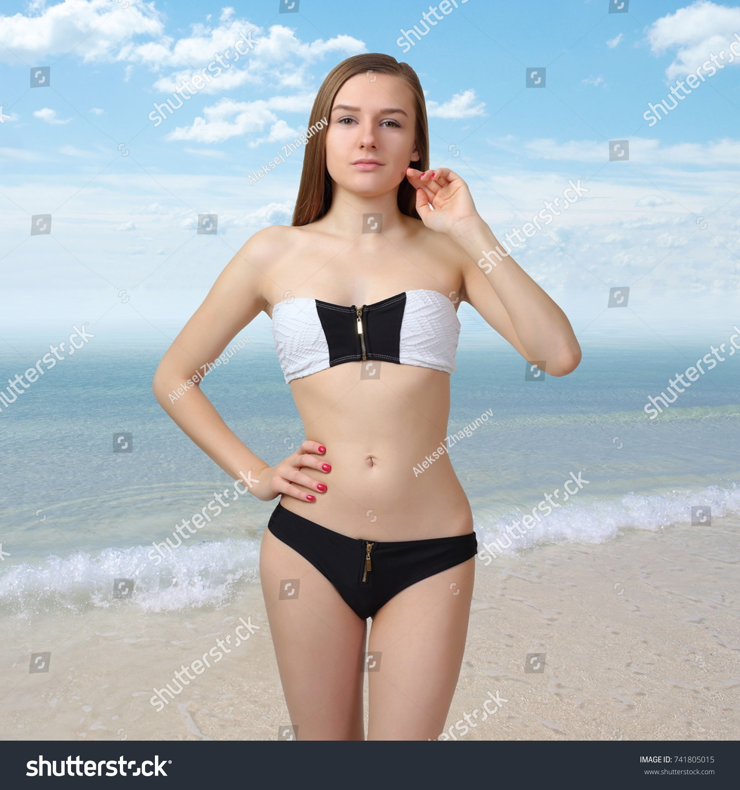 Hot Woman Sunshine Bikini On Beach Foto Stok 741805015 Shutterstock