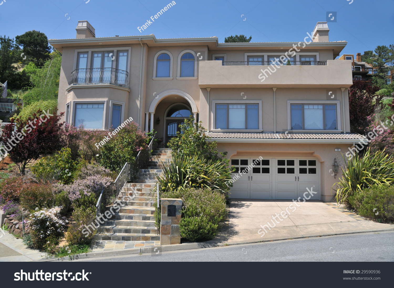 House With Stone Entry Steps Stock Photo 29590936 ...