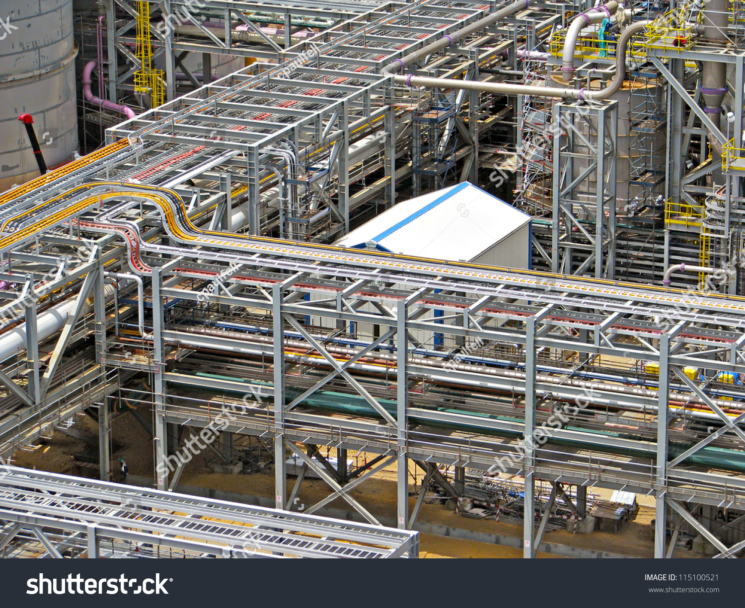 industrial-construction-of-structural-steel-pipe-racks-and-cable-racks